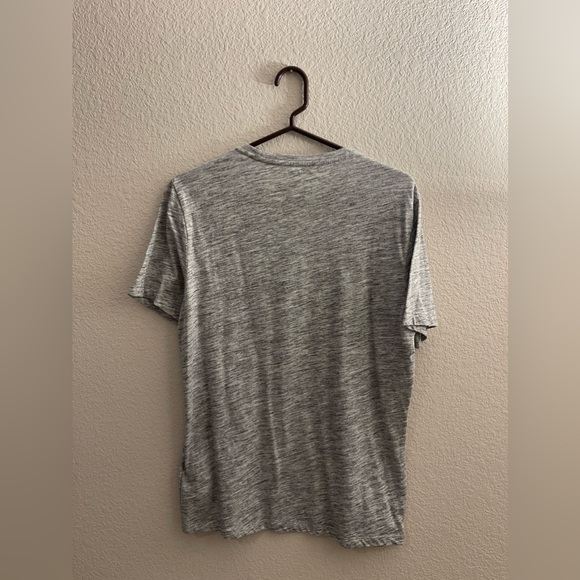 Banana Republic Tshirt - Picture 2 of 3